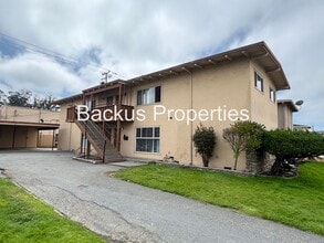Building Photo - 922 Lupin Dr