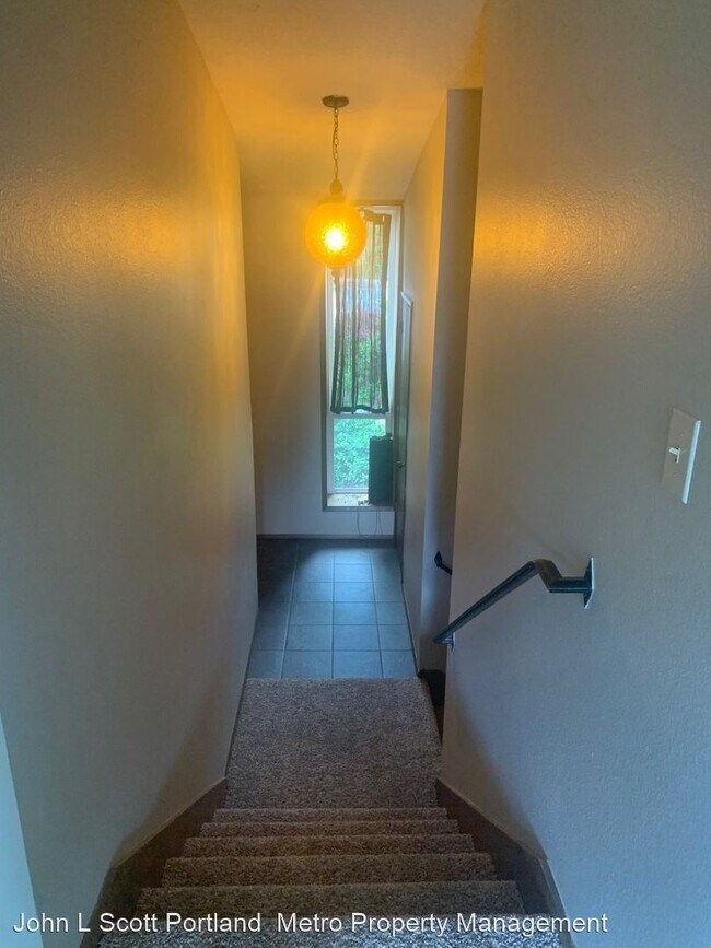 Building Photo - 3 br, 3 bath House - 170 NE Kane Drive