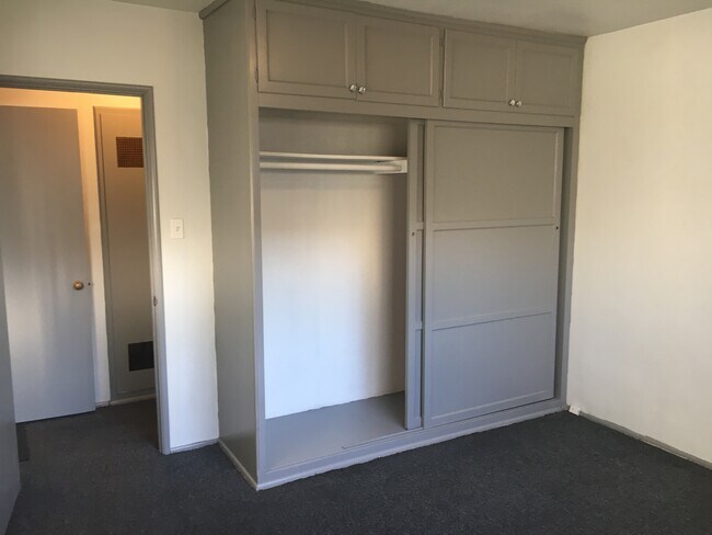 MASTER BEDROOM - 412 W Regent St