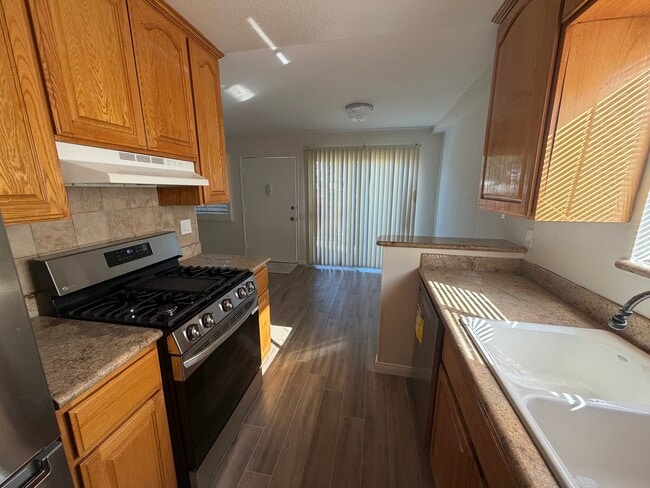 Foto del edificio - 14265 Terra Bella St