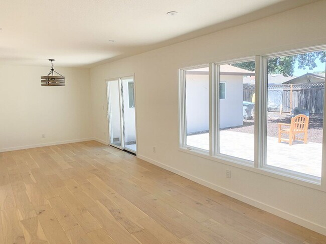 Building Photo - 16385 Camellia Terrace