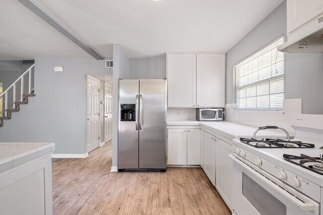 Building Photo - Great Central/East Austin 3 Bedroom, 2 Bath 2 Story Home