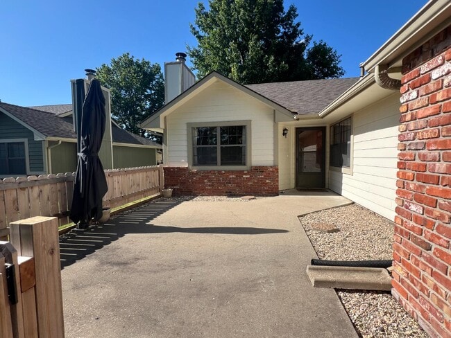 Foto del edificio - 3726 Pinnacle Ct