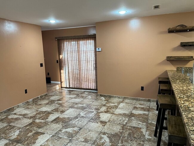 Foto del edificio - 1428 Chino St