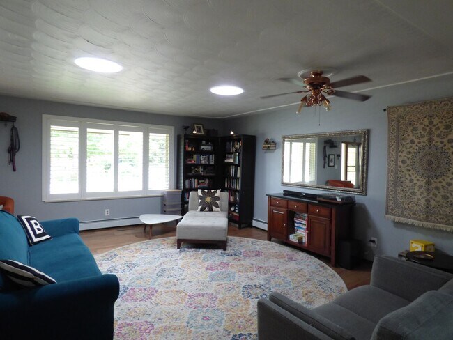 Building Photo - Beautiful Home in Longmont Estates