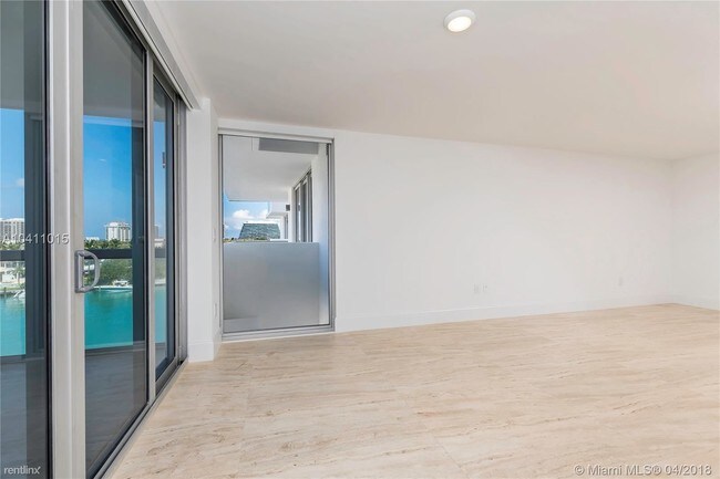 Building Photo - 9262 E Bay Harbor Dr