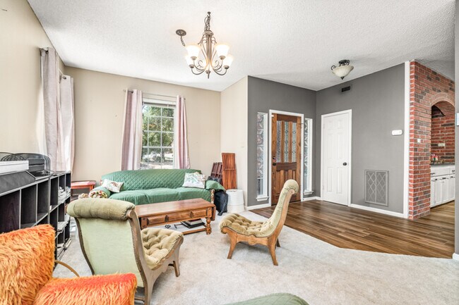 Building Photo - 11750 Quailbrook