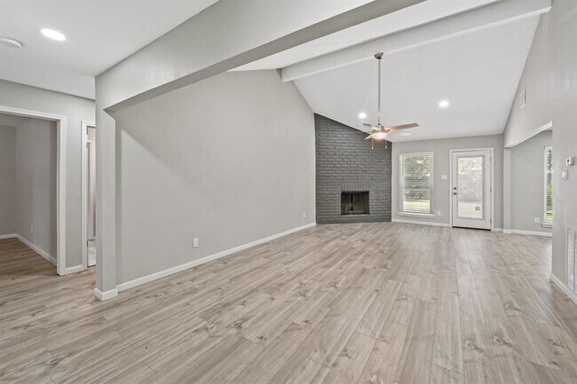 Building Photo - 3127 Mosby Dr