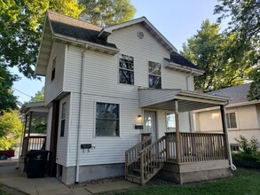 Building Photo - 1106 W Grove St