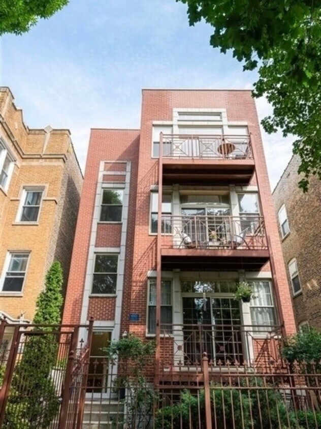 Primary Photo - 6507 N Bosworth Ave