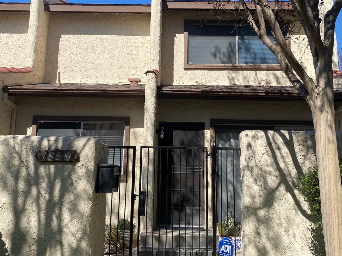 Great End Unit in Excellent Location - 1859 Delta Ave