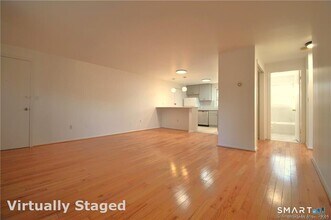 Building Photo - 5 Grandview Dr