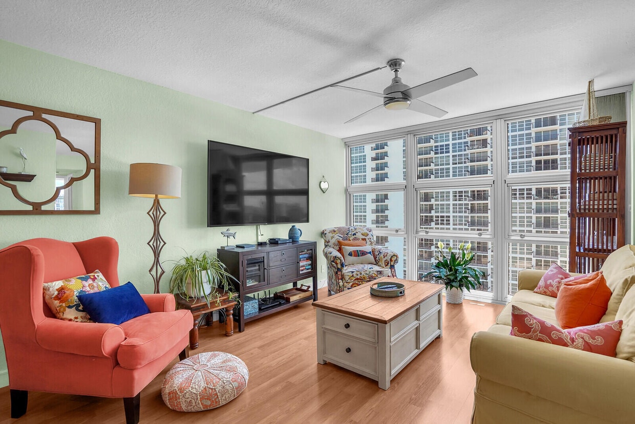 Foto principal - 531 N Ocean Blvd