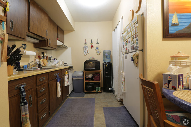 Interior Photo - Western Winds (Senior Housing)