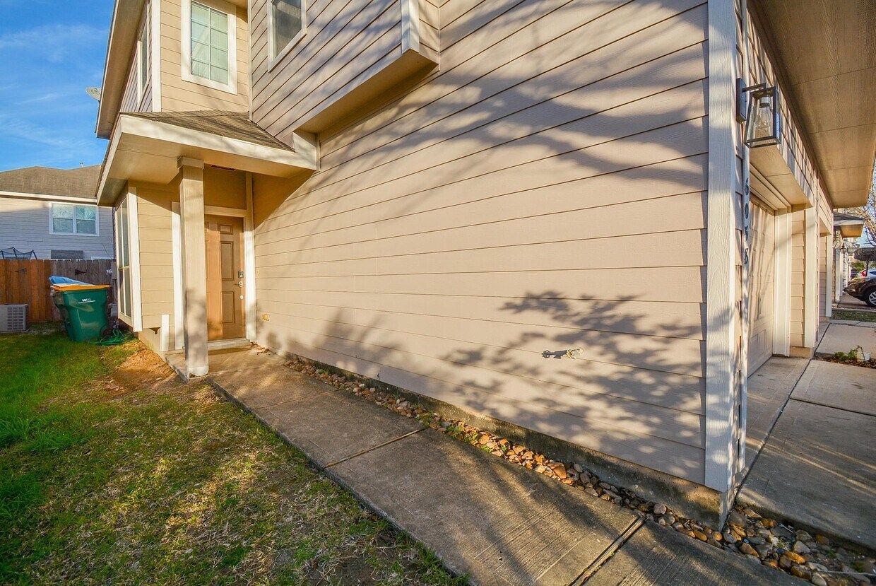 Foto principal - 6058 Shelbourne Park Ln