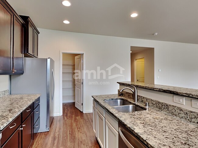Foto del edificio - 2748 Moore Ave