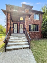 Building Photo - 5261 Lakewood St