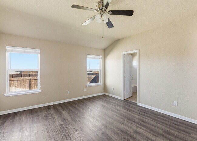 Foto del edificio - Move-In Ready 3 Bedroom Home with Granite Kitchen and Covered Patio!
