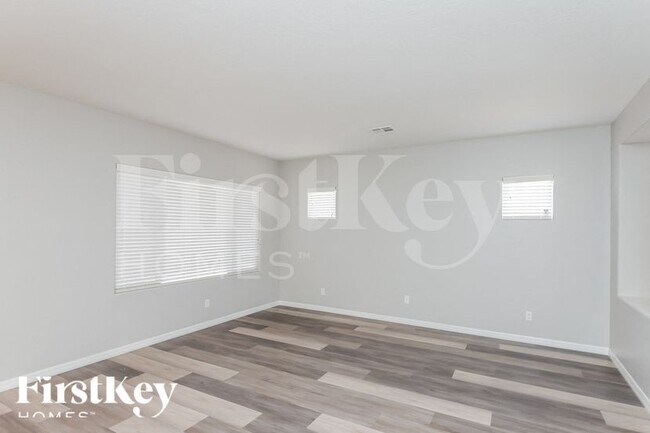 Foto del edificio - 5595 Criollo Dr