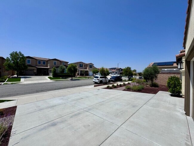 Foto del edificio - Stunning 4 bedroom Audie Murphy Ranch home...