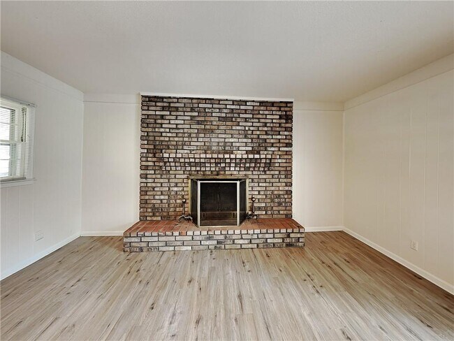 Building Photo - 3908 Bellair Dr