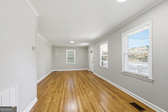 Foto del edificio - 1003 Valley Dr