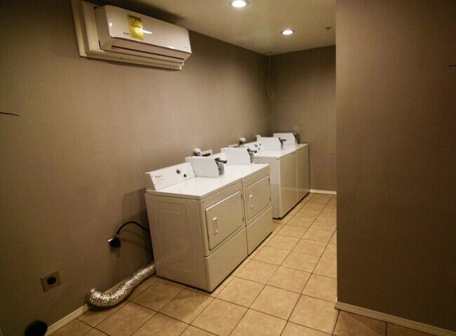 Foto del edificio - 1306 E 11th St
