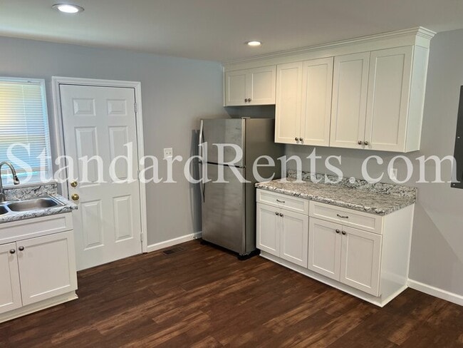 Building Photo - 2344 Clarissa Dr NW