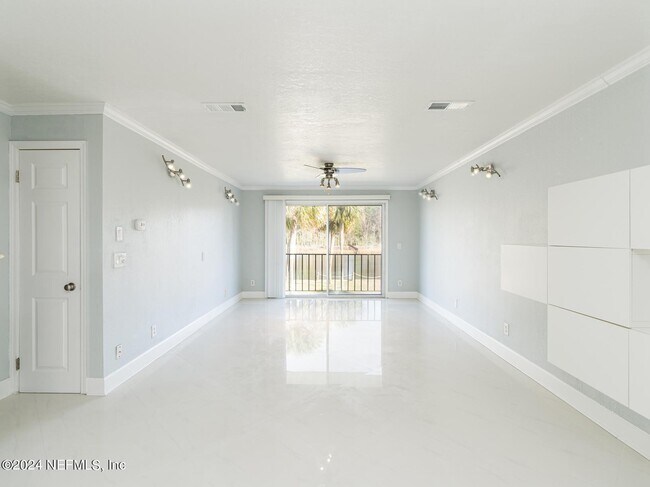 Building Photo - 1530 El Prado Rd