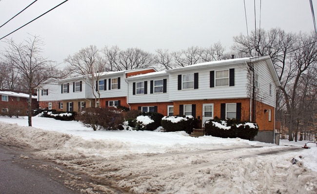 Building Photo - 470-480 Zahn Dr