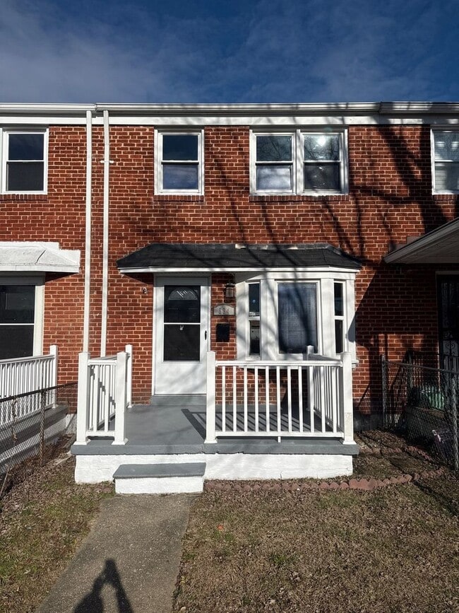 Building Photo - 834 N Marlyn Ave