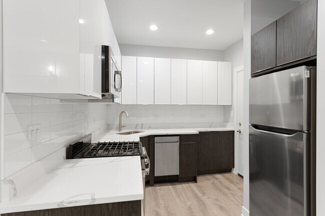 Foto del edificio - 6118 N Winthrop Ave