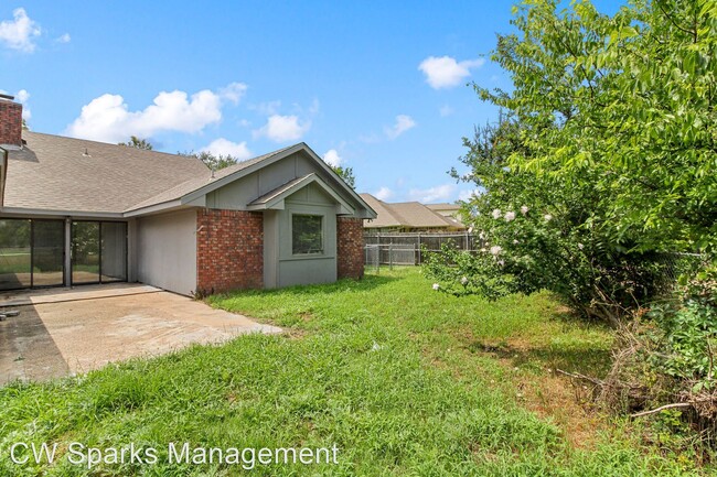 Building Photo - 4 br, 2.5 bath House - 124 Pecan Grove