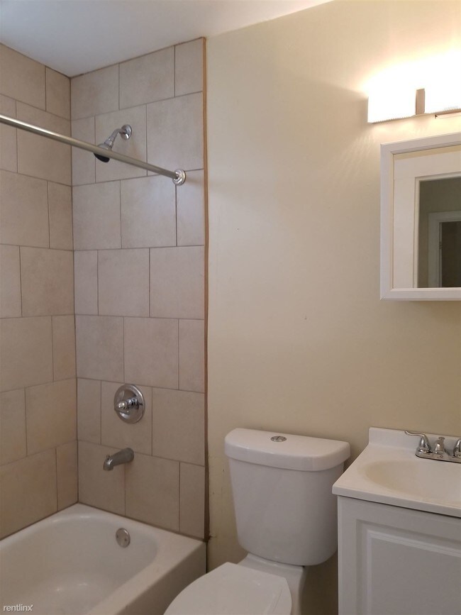 Building Photo - 3 br, 1 bath House - 511 Valley St