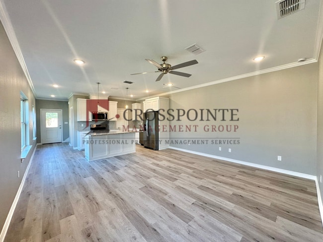 Building Photo - 3 Bedroom 2.5 Bathroom Townhomes at Villa Rosa!