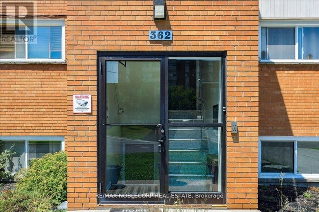 Photo du bâtiment - 362-362 Elgin Ct