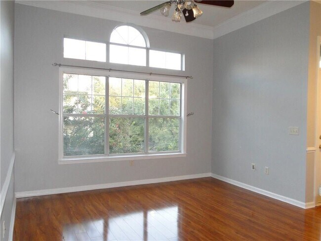 Foto del edificio - 2700 Pine Tree Rd NE