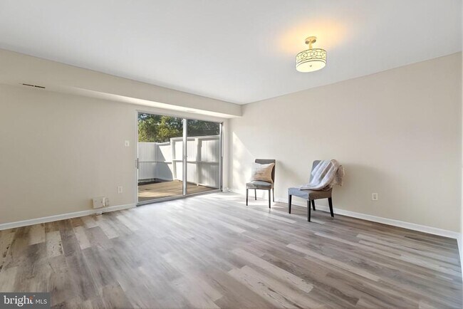 Foto del edificio - 107 St Charles Square