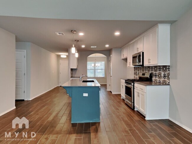 Building Photo - 6615 S 18th Pl