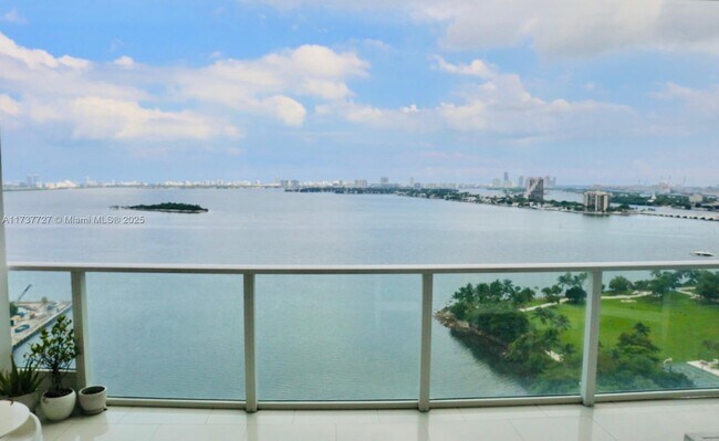 Foto del edificio - 2020 N Bayshore Dr