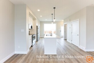 2821-2847 47 St S