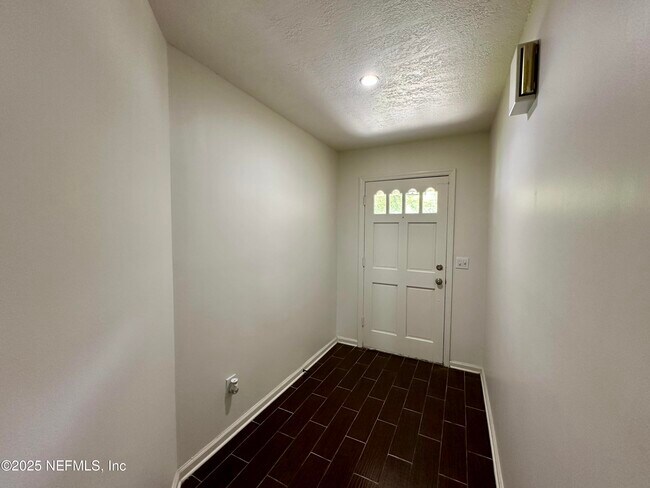 Building Photo - 3288 Deerfield Pointe Dr