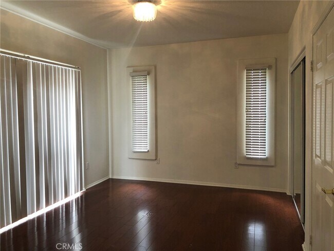 Foto del edificio - 5250 Premiere Hls Dr