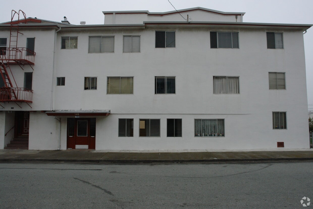 Building Photo - 146-150 Gardiner Ave