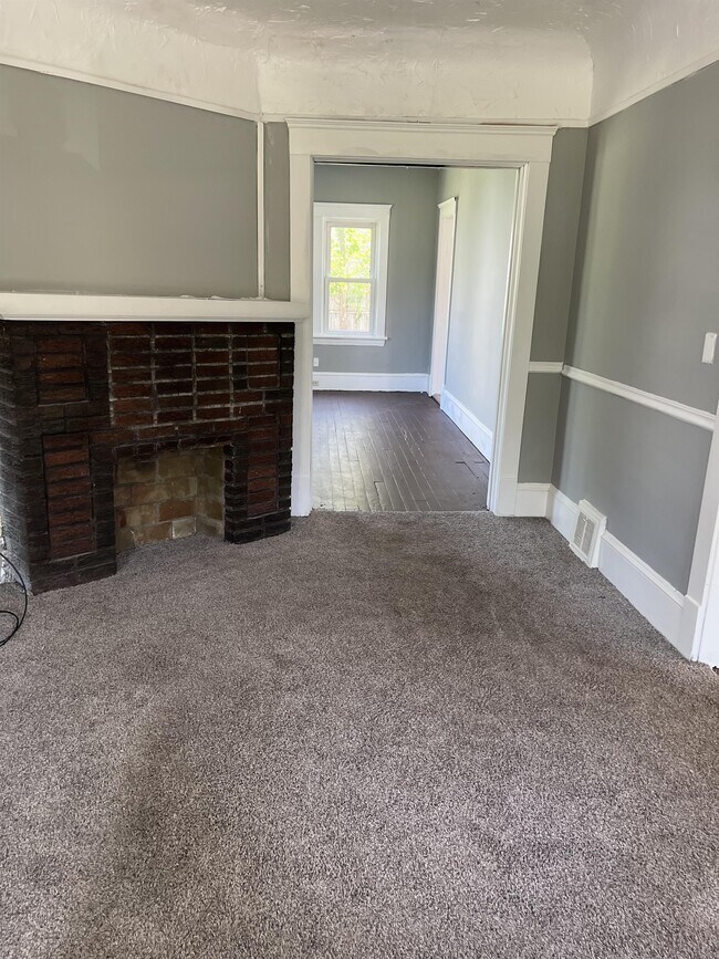 Building Photo - 1201 E 84th St