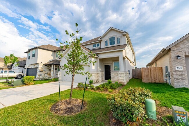 Foto del edificio - Beautiful 4 Bedroom, 2.5 Bathroom home in Manor!!!