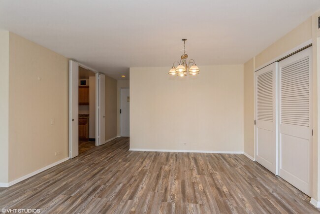 Dining Area - 260 E Chestnut St