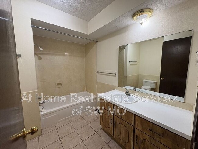 Building Photo - 522 E Washita Ct