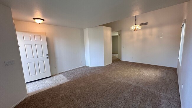 Foto del edificio - 13152 W Fairmont Ave