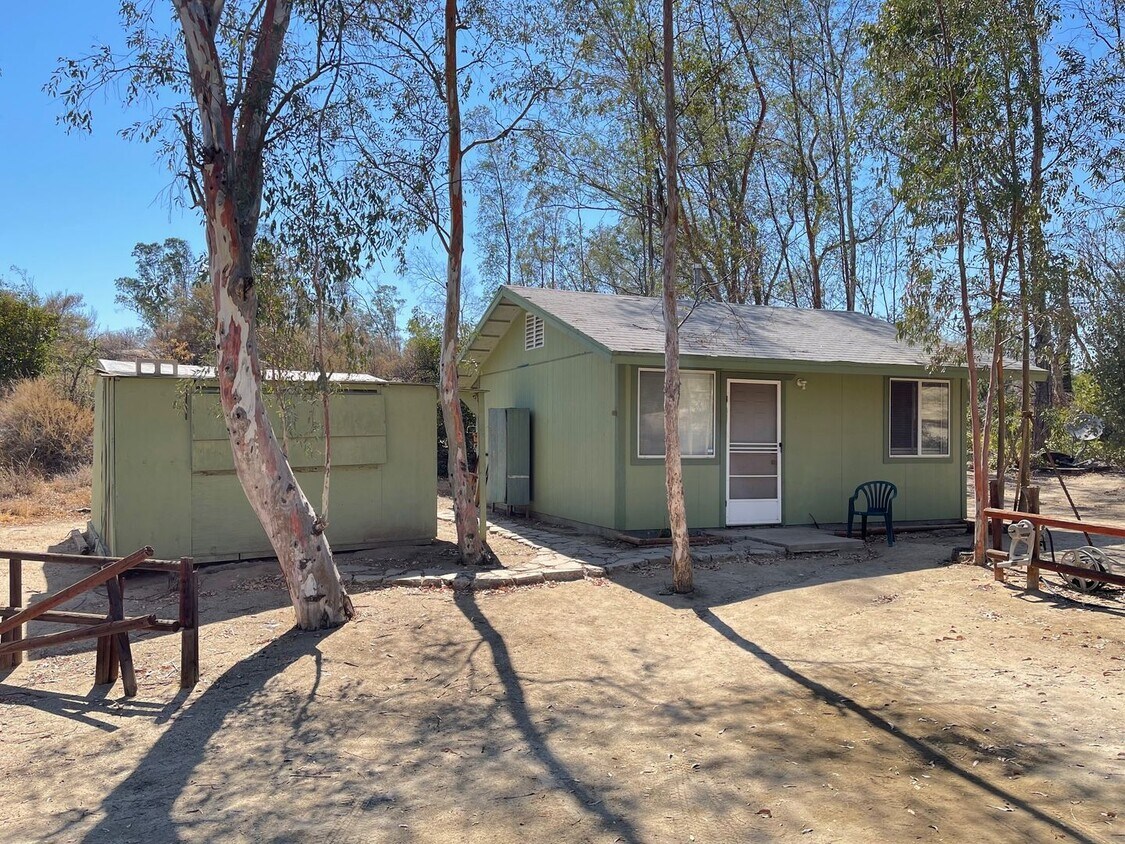 Primary Photo - 43960 White Mountain Rd